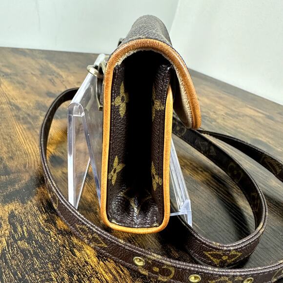 Louis Vuitton Vintage Monogram Florentine Pouch with Crossbody Strap Authentic - Picture 7 of 16